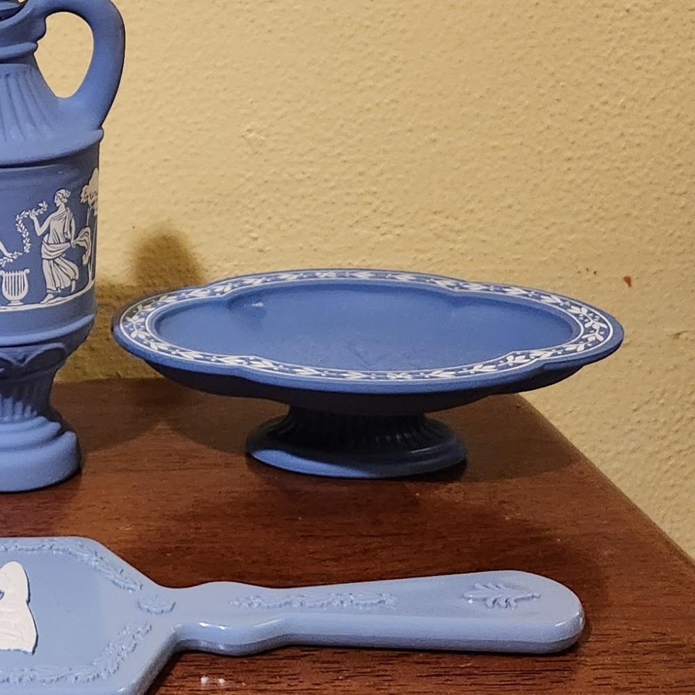 Vintage Avonshire Blue Soap Dish & Carved Soap - Picture 7 of 8